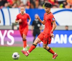 博主：王钰栋绝对被高估了 真不知道黄政宇有什么优点