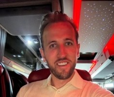 世俱杯买球APP-凯恩晒小钢炮奖杯：连续两年德甲金靴让我兴奋不已，这次还有冠军